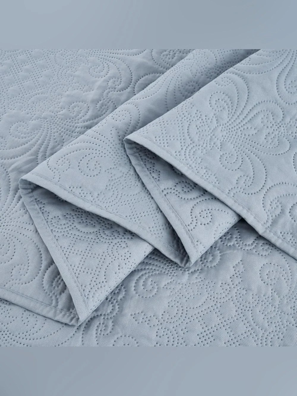 Light Blue Quilted Queen 3 piece  Bedspread Set - Elegant All-Season Coverlet